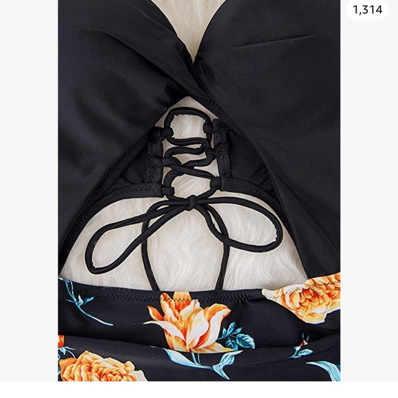 CUPSHE Women's One Piece Swimsuit Twist Cutout Front Crisscross Lace Up Back - Picture 4 of 7